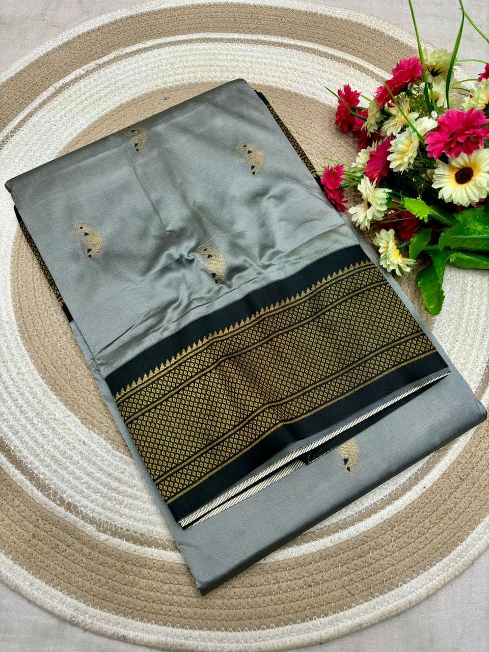 Nath Paithani nakhra nation